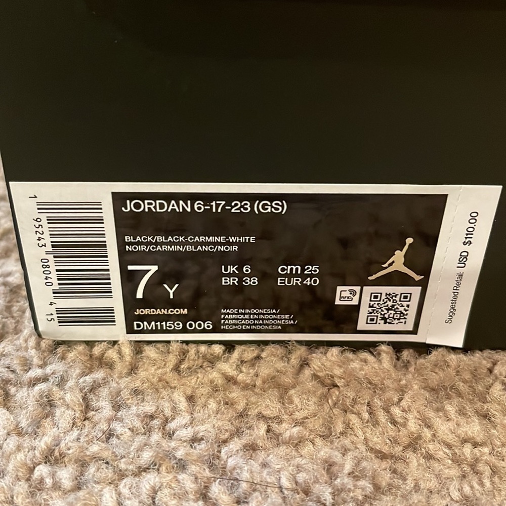 Jordan Retro 6 - Size- 7Y but also can fit like a Women’s size: 9 - Picture 2 of 5